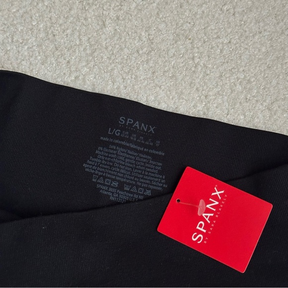 NWT SPANX Look at Me Now Seamless Cropped Legging Black - Picture 4 of 4